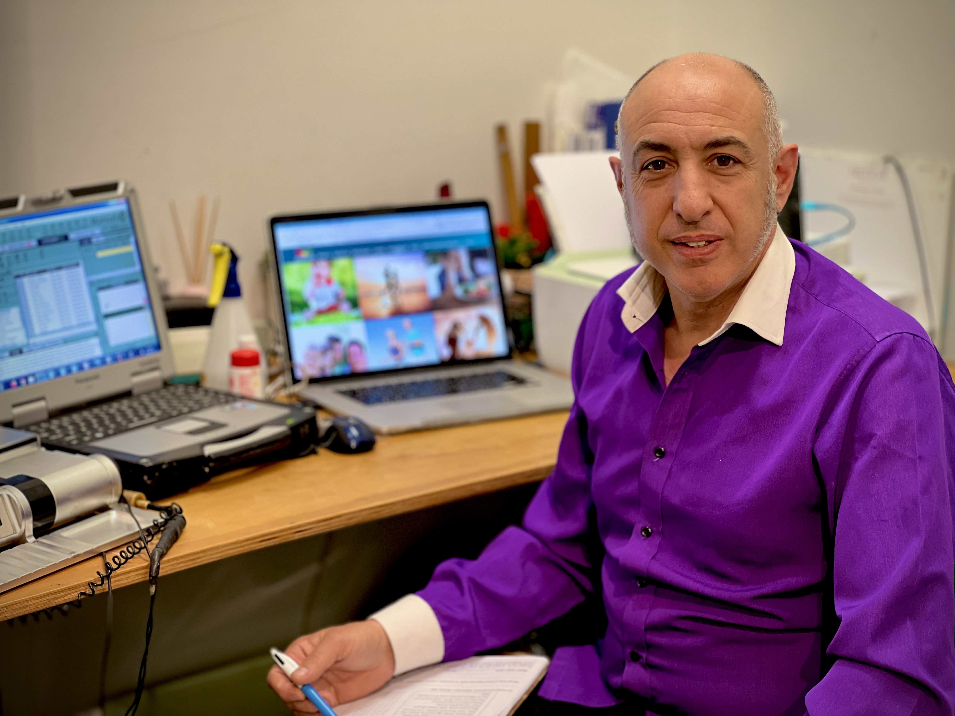 Douglas Mizzi — Clinical Nutritionist with over 35 years of experience, in his consulting room